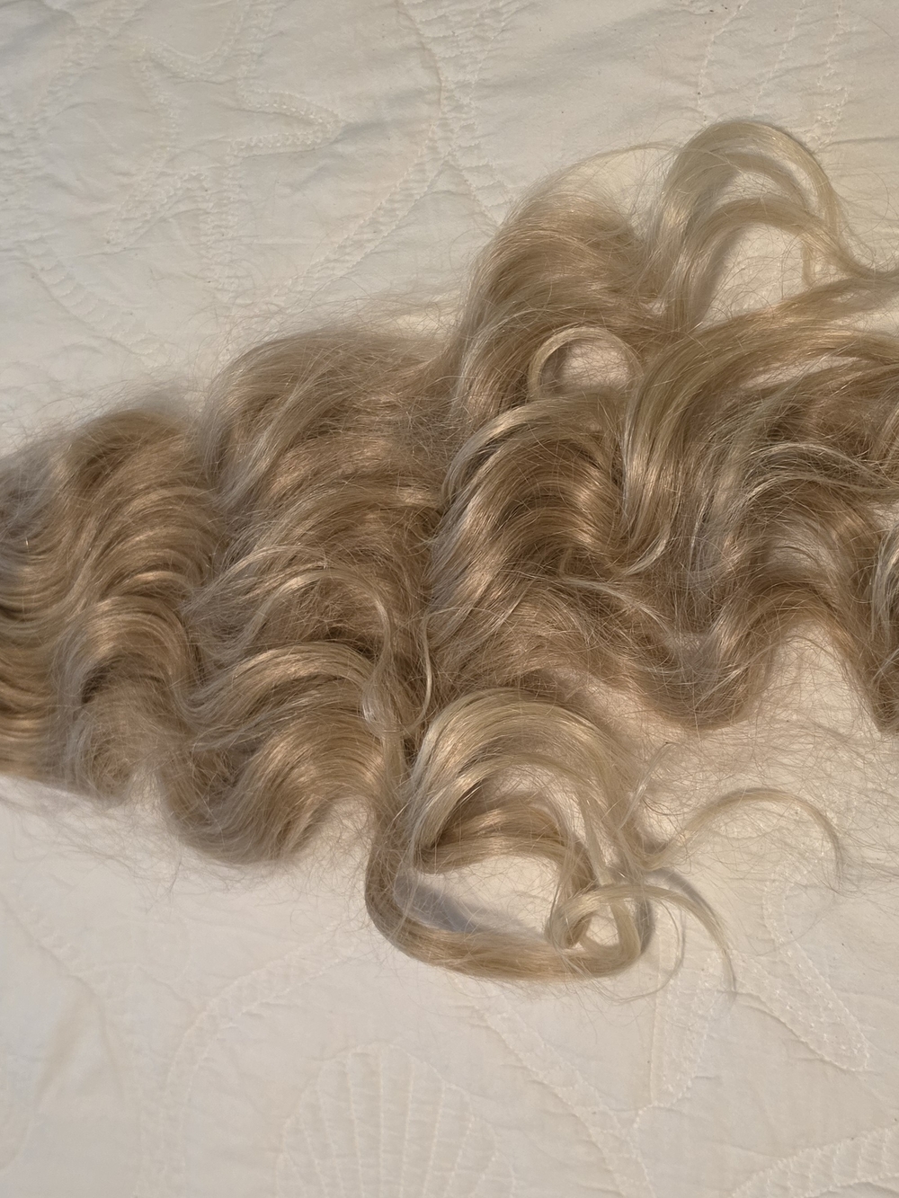 Wavy Blonde Clip-In Hair Extensions - Lightweight Natural Blonde
